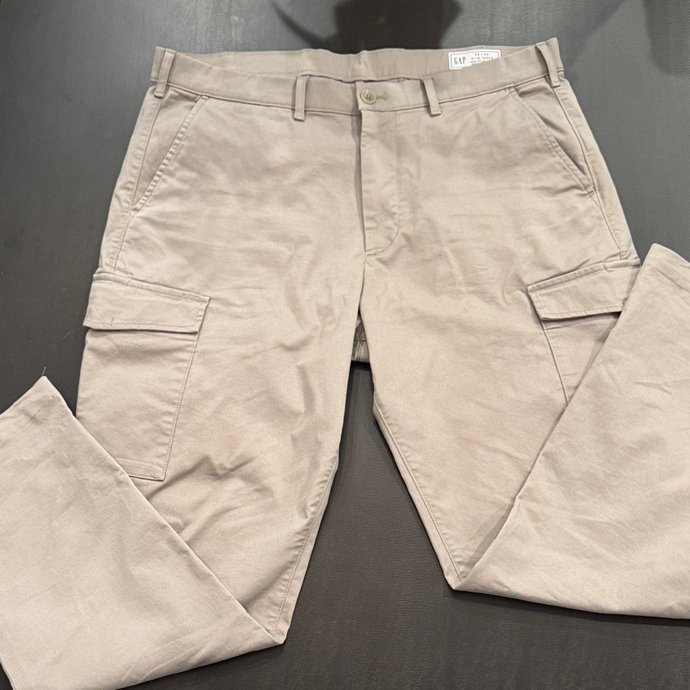 GAP Men's Light Tan Cargo Pants